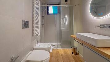 Doppia Signature | Bagno | Doccia, soffione a pioggia, asciugacapelli, bidet