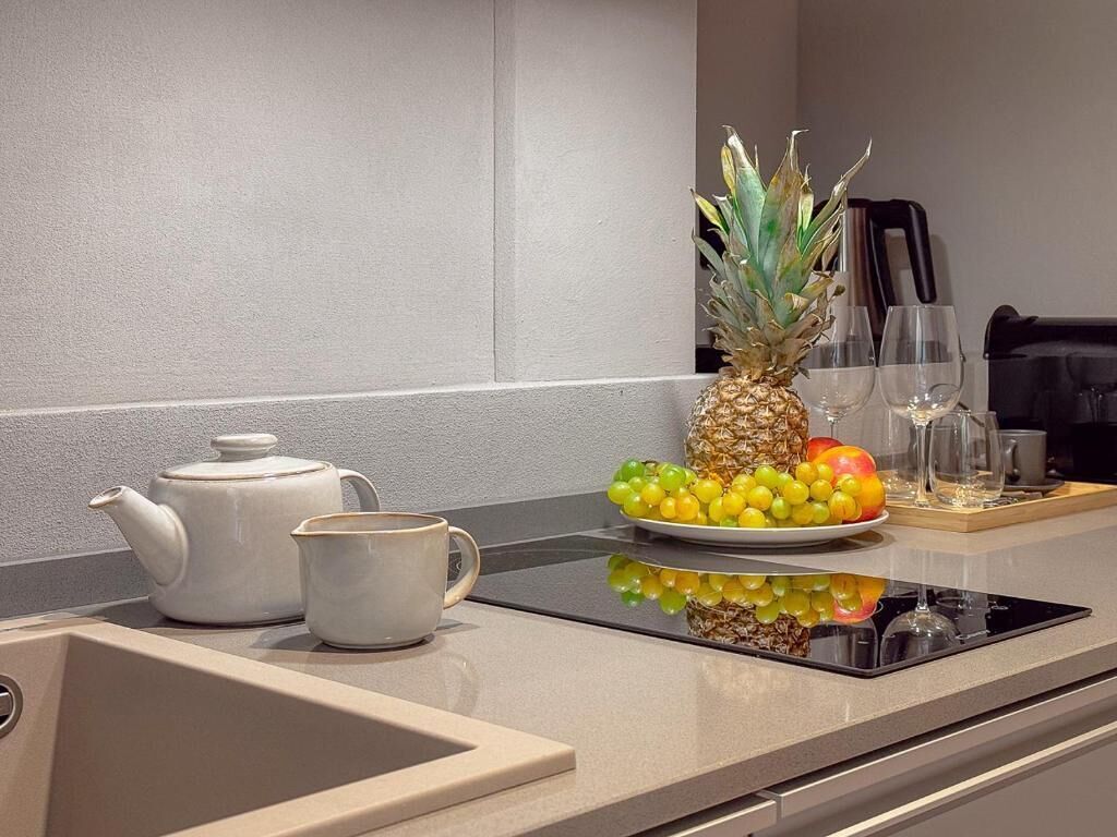 Mini-fridge, espresso maker, coffee/tea maker, electric kettle