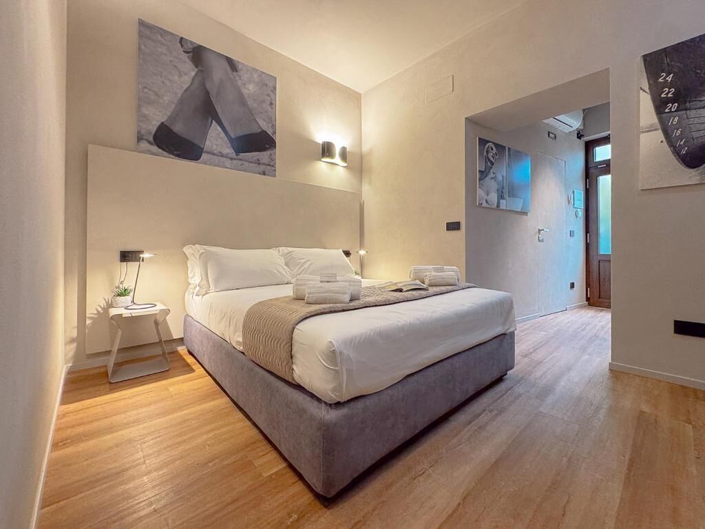 In-room safe, desk, WiFi (free), bed sheets
