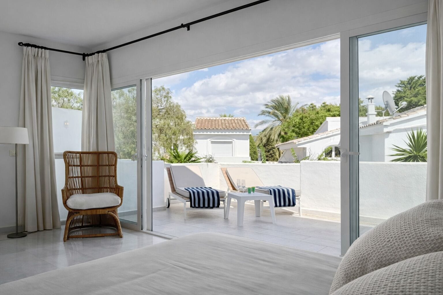 4 habitaciones, tabla de planchar con plancha y wifi gratis 