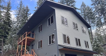 Beautiful lower 2-bedroom condo unit at Wallowa Lake