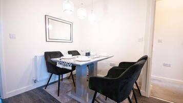 House, 1 Bedroom, Accessible, Smoking | Dining room
