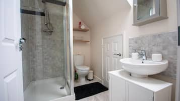 House, 1 Bedroom, Accessible, Smoking | Bathroom