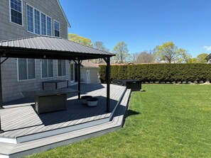 Outdoor dining - #WorldCup2026#Spacious multigenerational home with hot tub. Close to World Cup! (Braintree)
