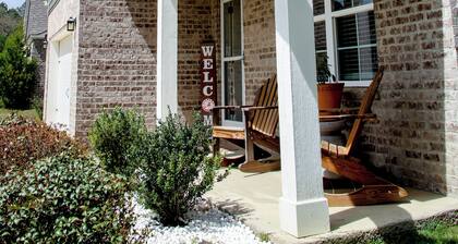 Gorgeous 4-bedroom house with AC in pleasant Tuscaloosa