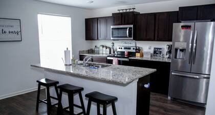 Gorgeous 4-bedroom house with AC in pleasant Tuscaloosa