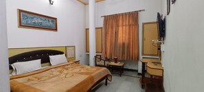 Desk, free WiFi - Taj Plaza near Hotel Oberoi Amar Vilas (Agra)