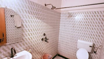 Shower, free toiletries, towels