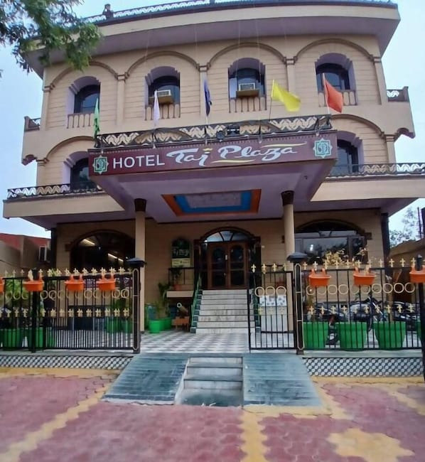 Exterior - Taj Plaza near Hotel Oberoi Amar Vilas (Agra)
