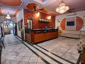 Lobby - Taj Plaza near Hotel Oberoi Amar Vilas (Agra)