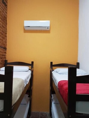 Economy slaapzaal, alleen voor mannen | Gratis wifi