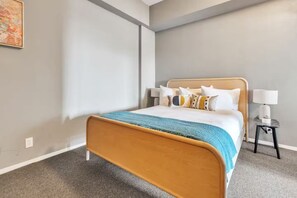 2 slaapkamers, een strijkplank/strijkijzer, wifi, beddengoed