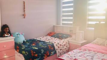 4 bedrooms, iron/ironing board, WiFi, bed sheets