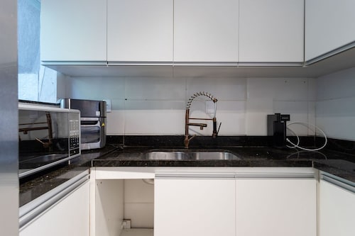 Casa Climatizada com Hidromassagem em Jacarepagu