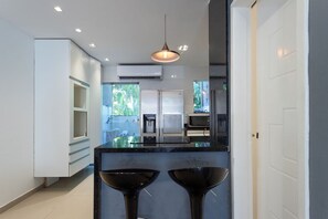 House - Casa Climatizada com Hidromassagem em Jacarepagu (Rio de Janeiro)