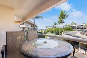 Outdoor dining - Aston Maui Banyan H302 | Pool & Hot Tub (Kihei)