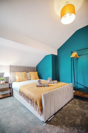 4 slaapkamers, een bureau, een strijkplank/strijkijzer, gratis wifi