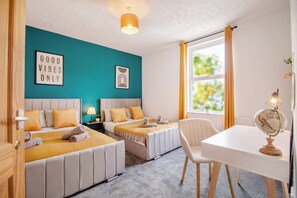 4 Schlafzimmer, Schreibtisch, Bügeleisen/Bügelbrett, kostenloses WLAN