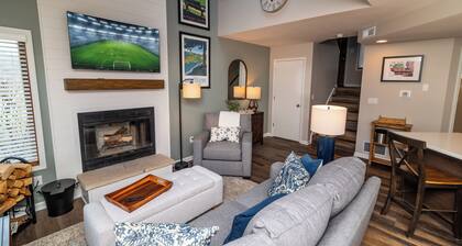Updated & Upscale! Near Golf, Spa, Pool and Paths!