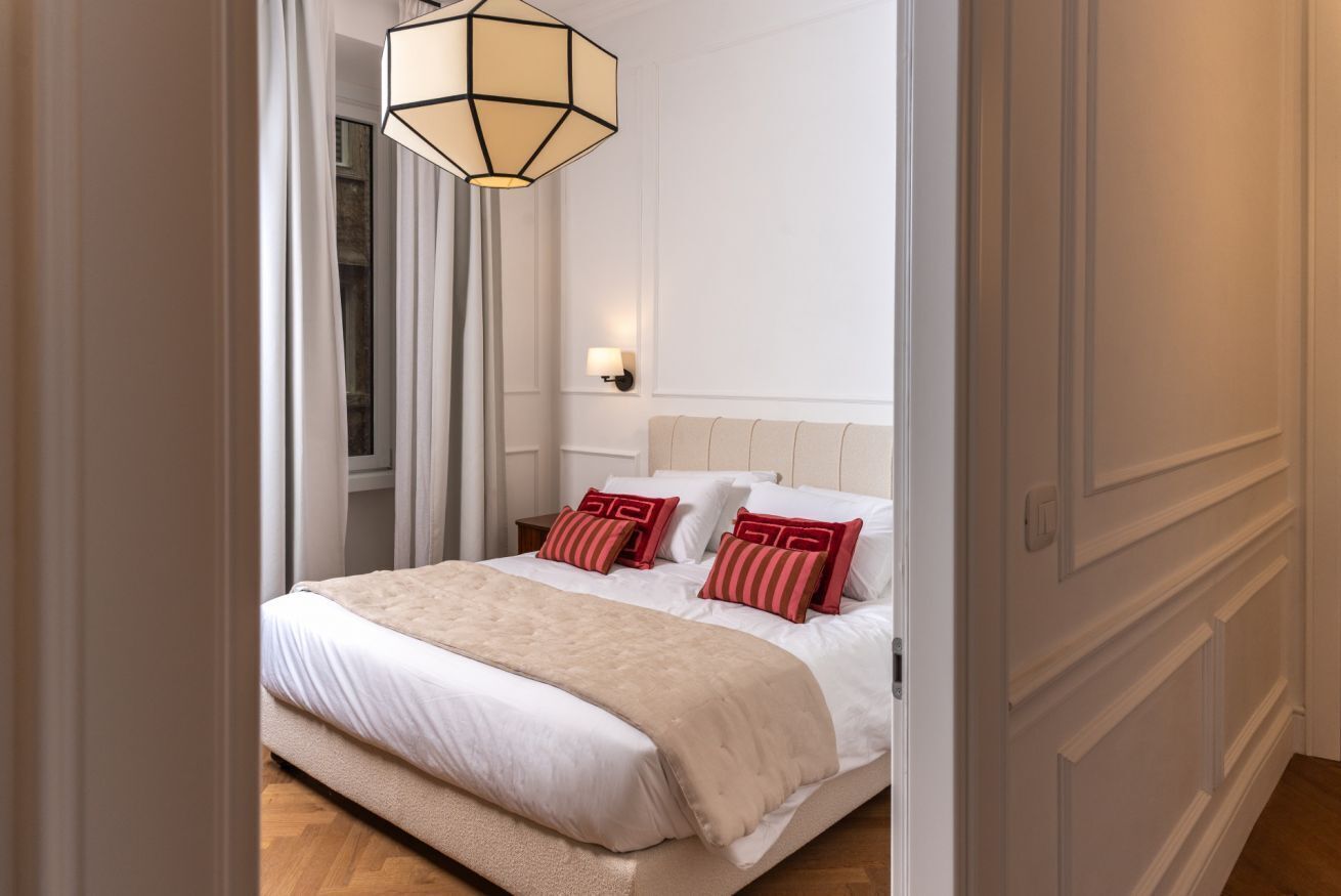 Tabla de planchar con plancha, wifi gratis y ropa de cama 