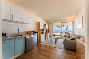 Interior - Apartment 'Sudio Vue Mer Exceptionnelle' with Sea View, Balcony and Wi-Fi (Arcachon)