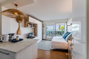 Interior - Studio Sea View Apartment – Direct Beach Access, Private Terrace, Wi-Fi (Arcachon)