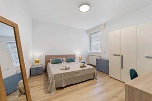 2 chambres, fer et planche à repasser, Wi-Fi, draps fournis