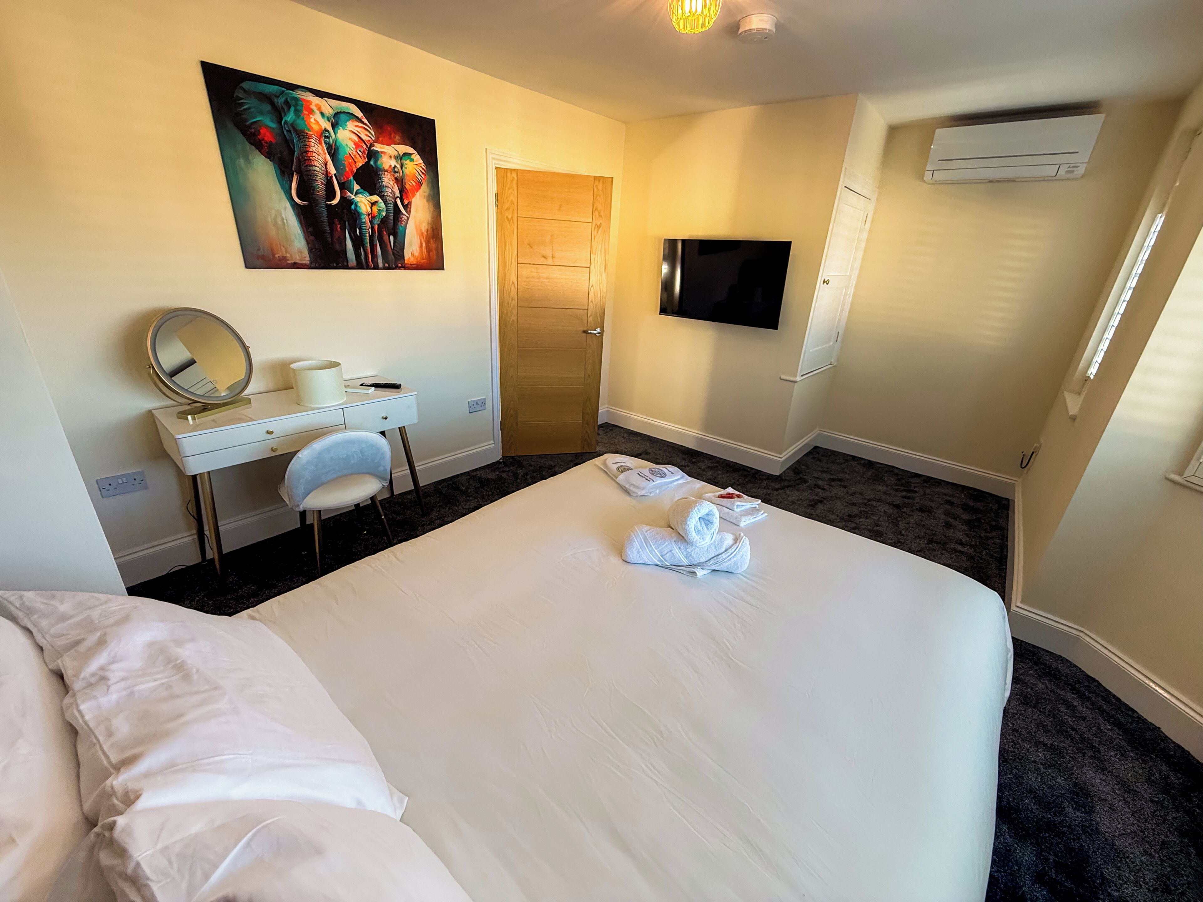 2 slaapkamers, een strijkplank/strijkijzer, wifi, beddengoed