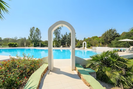 Pool. Apartment 'Istana' with Shared Pool, Wi-Fi and Air Conditioning