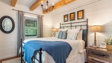 2 bedrooms, iron/ironing board, travel crib, free WiFi