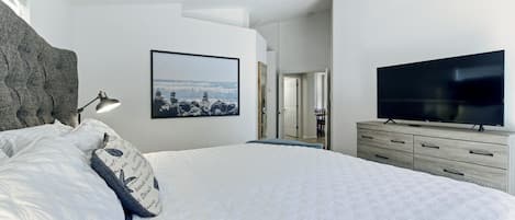 8 bedrooms, desk, iron/ironing board, travel cot
