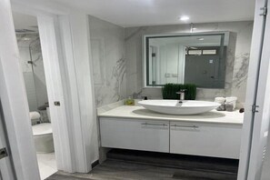 Bathroom - Cap Cana - Cozy 2BR: Pools, Beaches, Marina & Golf (Punta Cana)