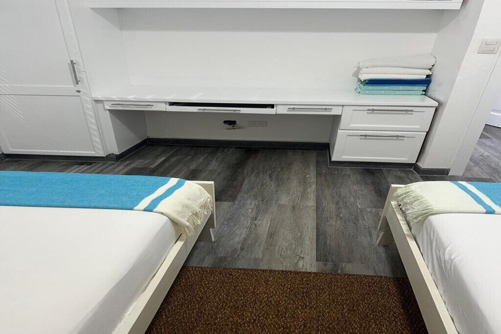 2 bedrooms, iron/ironing board, WiFi