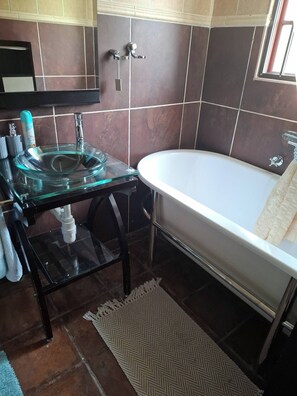Bathroom - The Address Luxurious (Johannesburg)