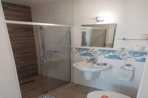 Bathroom - Apartment for animal lovers by the sea (Rabiąż)