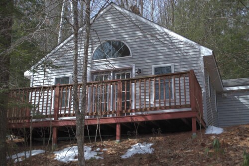 1 bedroom cottage with queen bed and 2 person whirlpool tub.