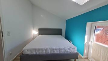 2 bedrooms, bed sheets