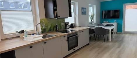 Fridge, microwave, stovetop, dishwasher