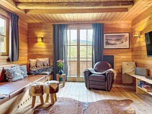 TV, fireplace - Chalet Kitzsteinhorn by Interhome (Kaprun)