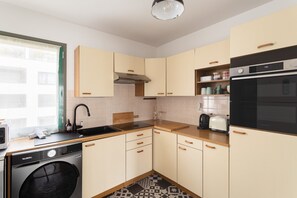 Fridge, microwave, oven, dishwasher - Chamati - À 500 m de la plage (Dinard)