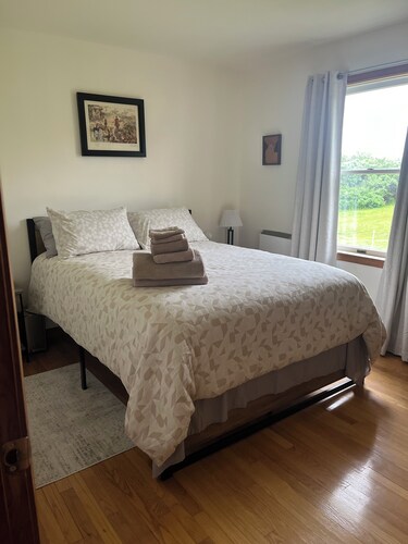 Charming 3-bedroom farmhouse in enchanting Schuylerville.