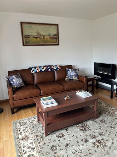 Charming 3-bedroom farmhouse in enchanting Schuylerville.