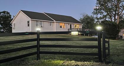 Charming 3-bedroom farmhouse in enchanting Schuylerville.