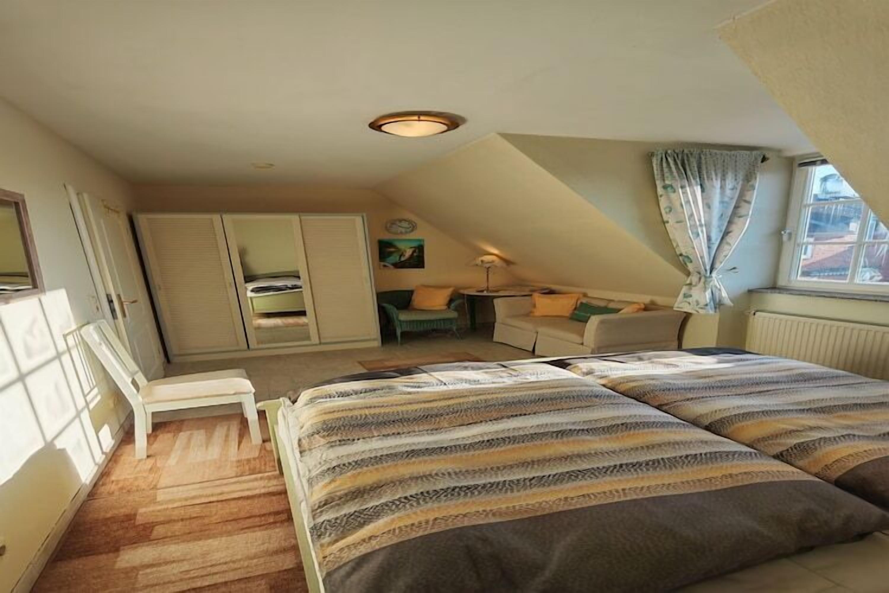 2 bedrooms, bed sheets