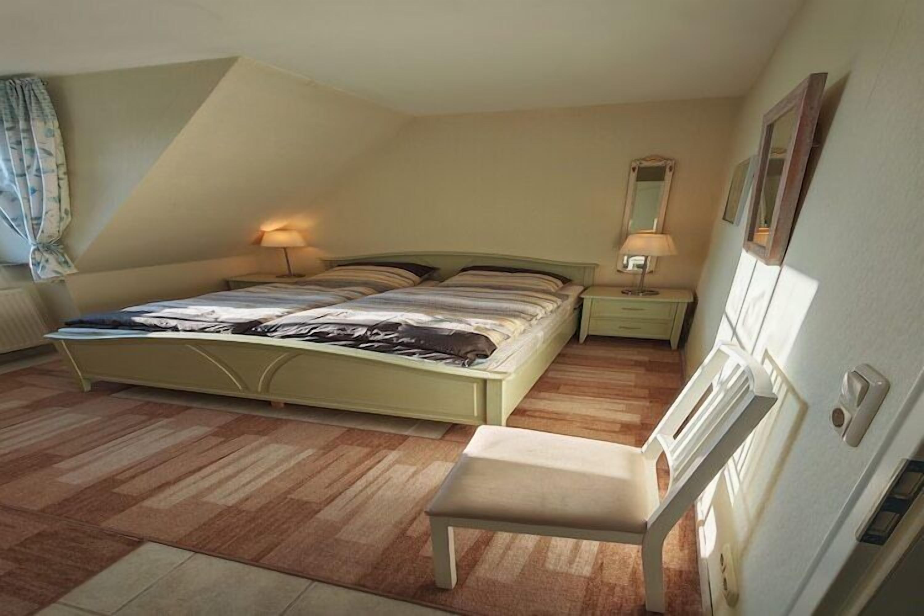 2 bedrooms, bed sheets