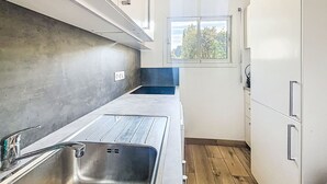 Kühlschrank, Mikrowelle, Ofen, Geschirrspüler
