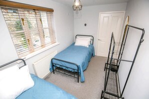 2 bedrooms, iron/ironing board, free WiFi, bed sheets