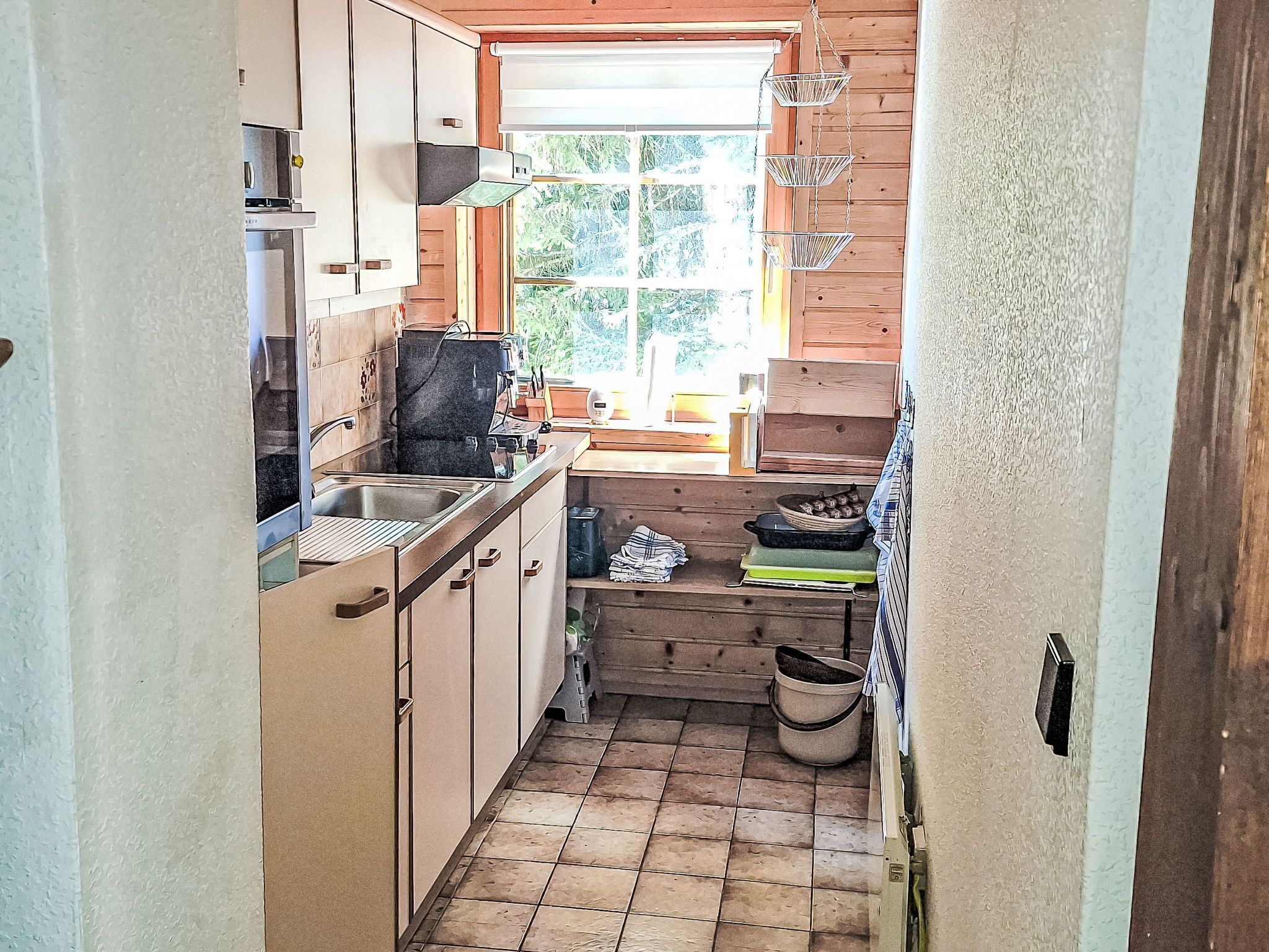 Fridge, oven, cookware/dishes/utensils