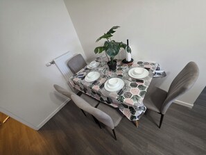 Dining - Vrbo Property (Évry-Courcouronnes)