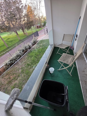Terrace/patio - Escale Zen & Loggia: 5 min from the train station (Direct Paris) + Parking (Évry-Courcouronnes)